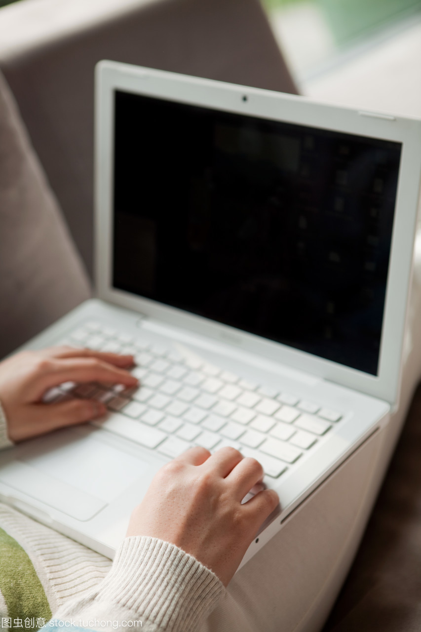 数字伴侣 一对夫妻如何借助笔记本电脑与辅助设备提升生活效率